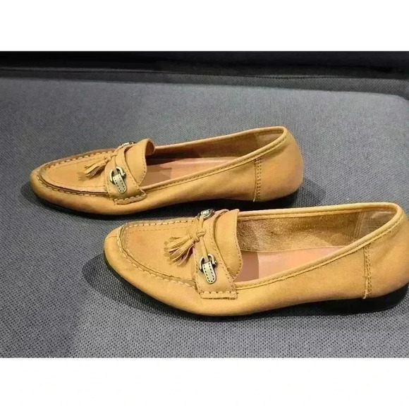 Women's St. John's Bay Tan Loafers Size 6.5 - Picture 4 of 8